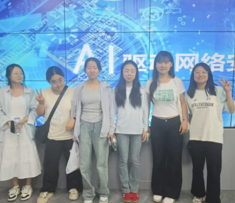 陕西服装学院学子在西安鸥鹏打卡